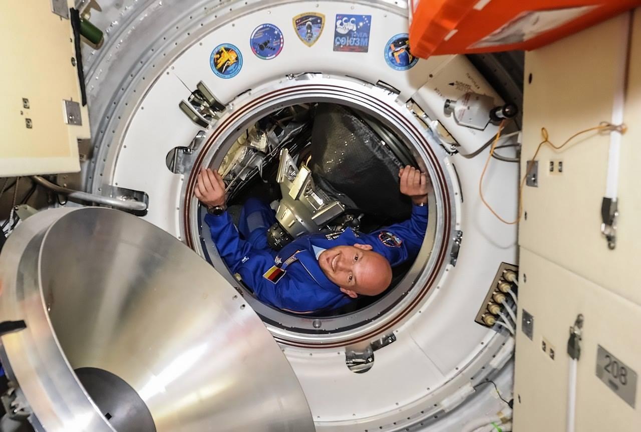 Alexander Gerst enters the Space Station