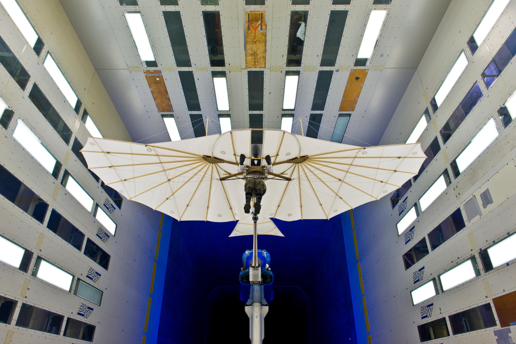 Flow test in the wind tunnel