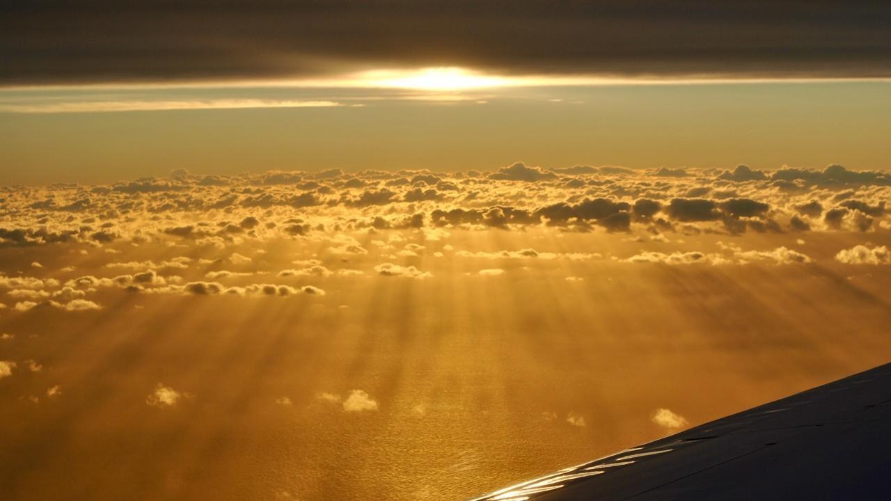 HALO under high clouds over the Atlantic Ocean