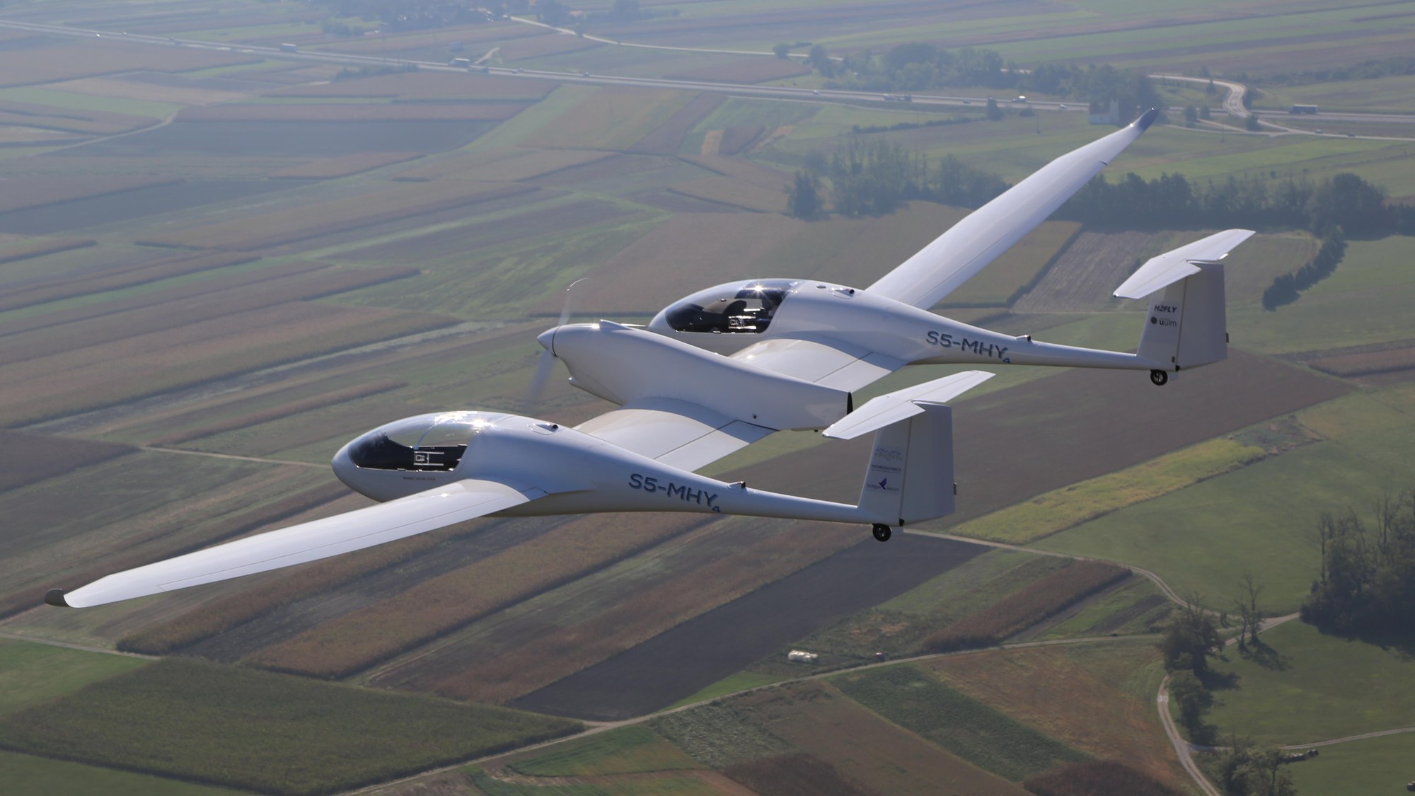 Hy4: Electric flight powered by fuel cell