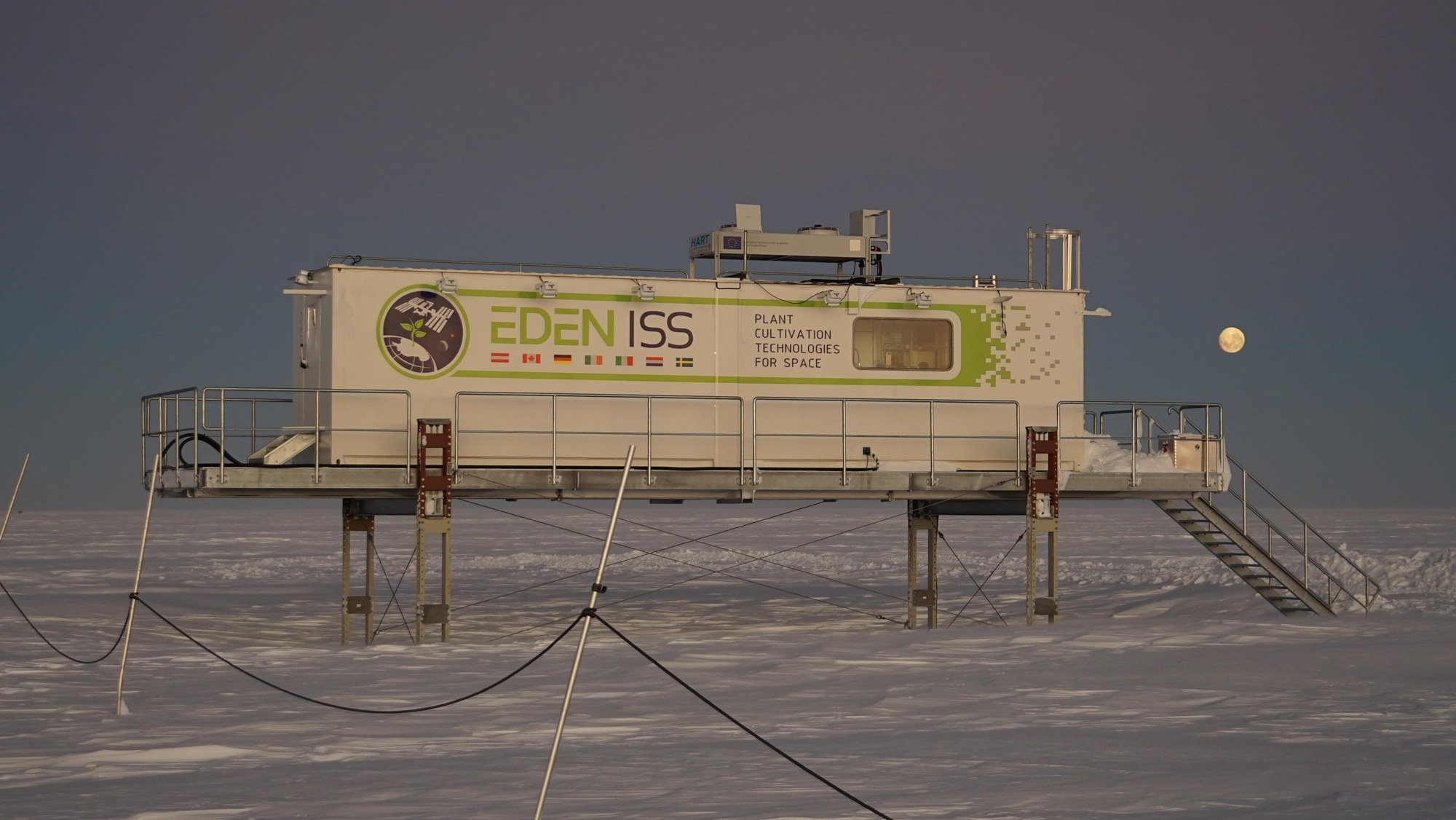 EDEN ISS greenhouse with full moon