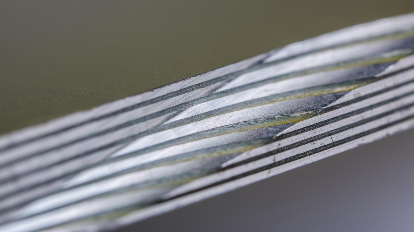 Layers in a fibre metal laminate.