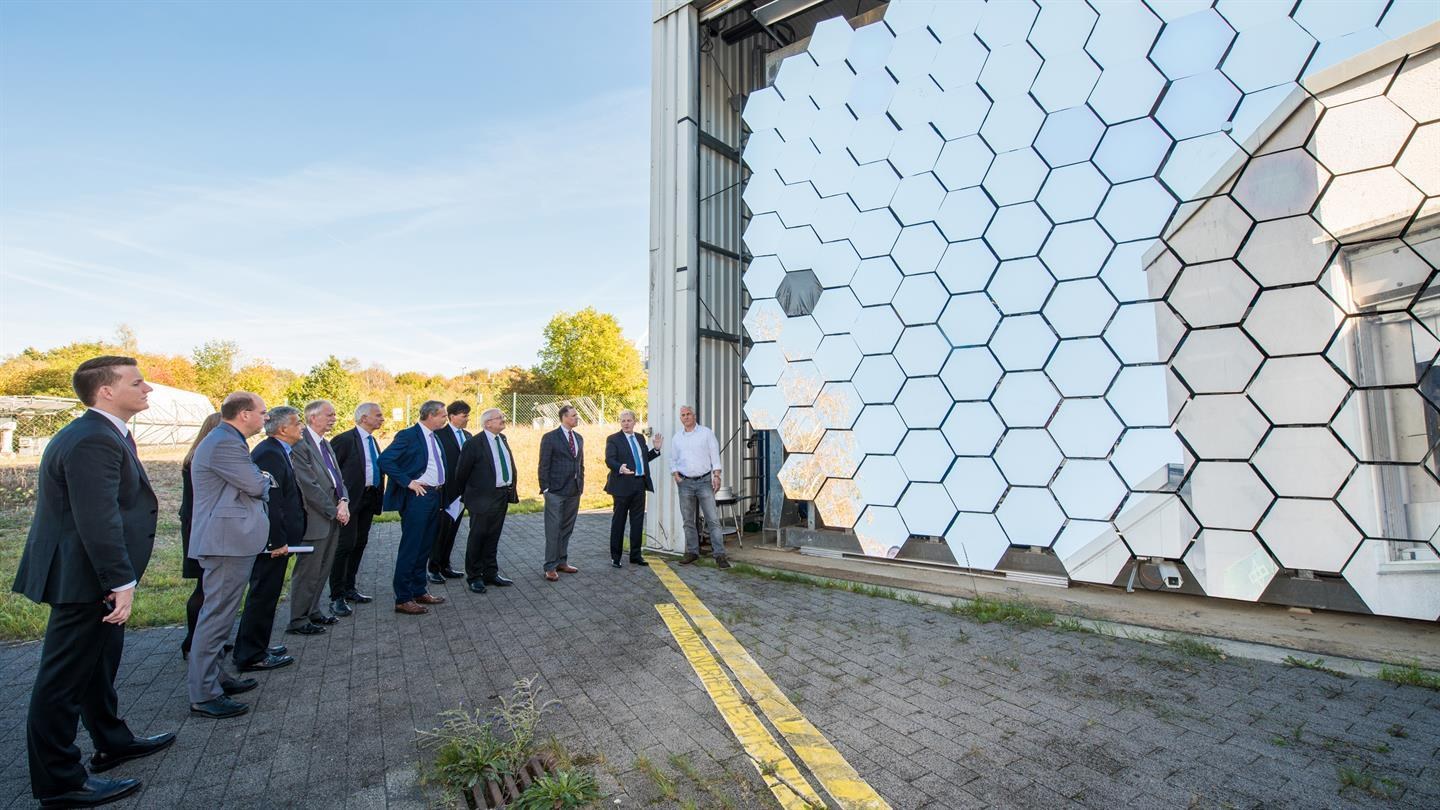 Jim Bridenstine inspects the DLR solar furnace