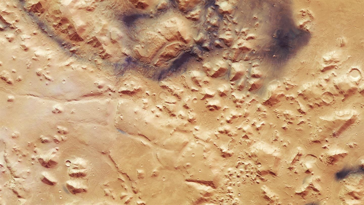 The transition between highlands and lowlands at Nili Fossae