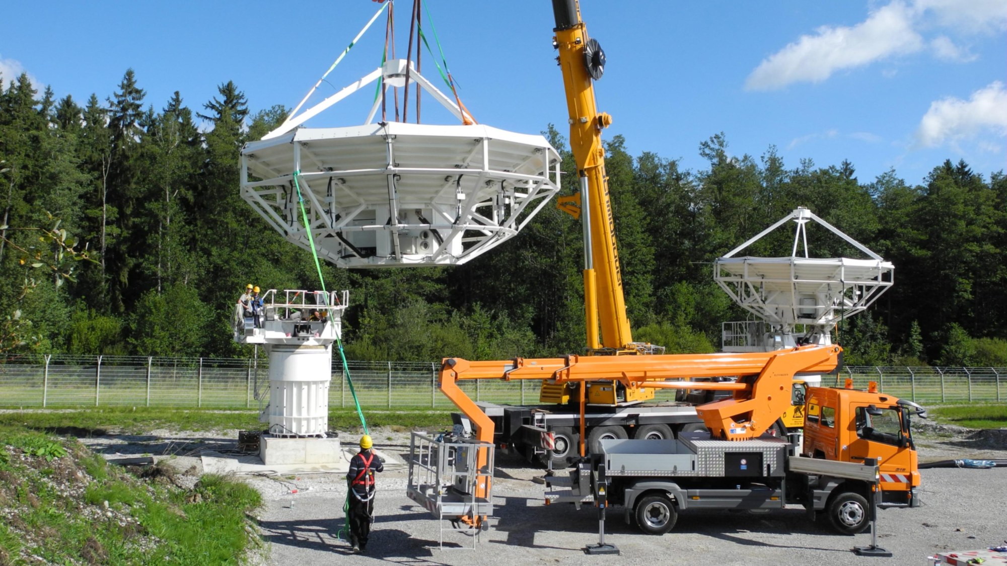 Construction of the primary EDRS antennas in Weilheim