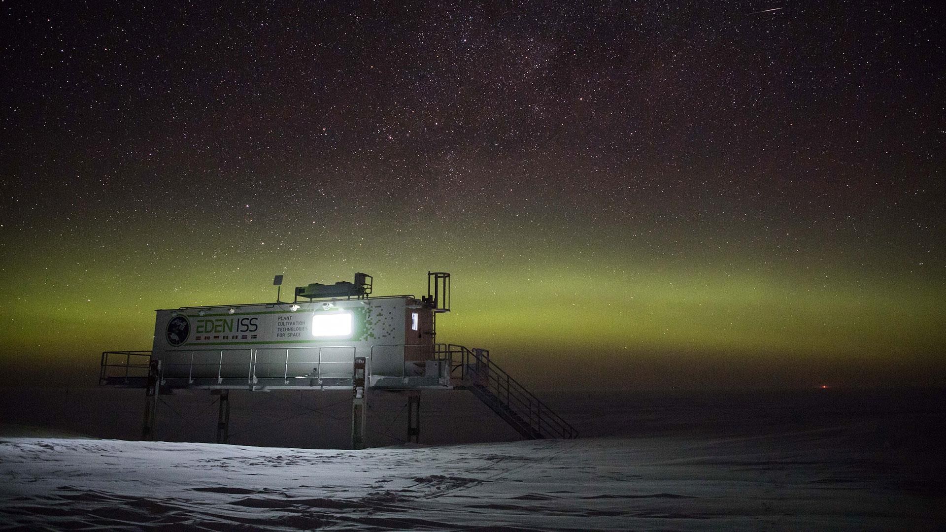 EDEN ISS greenhouse under the Southern Lights