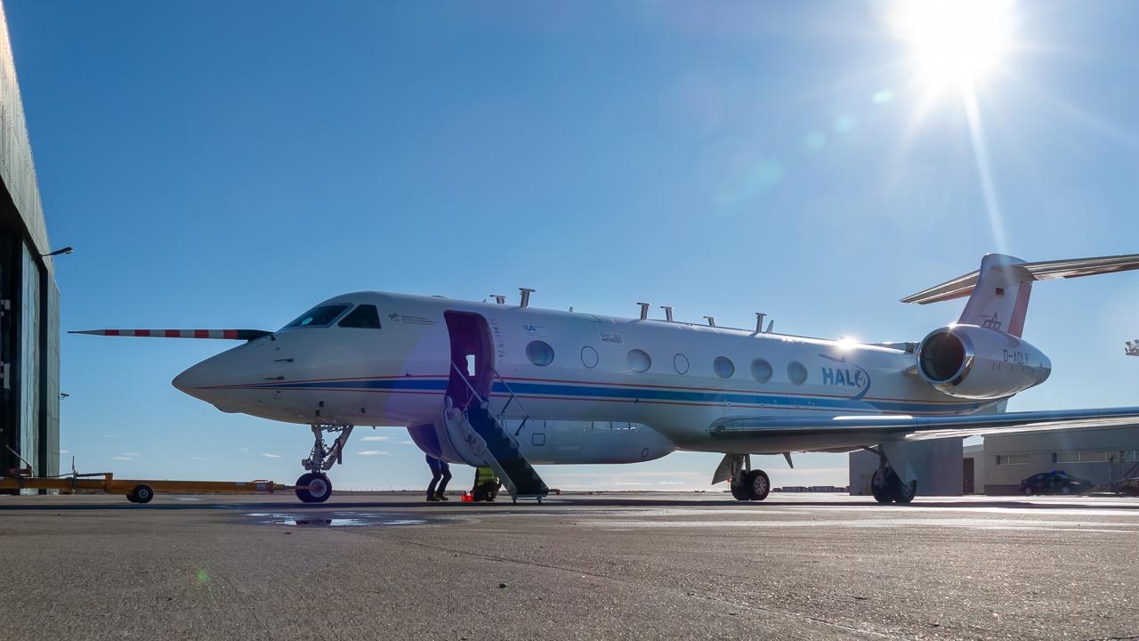 DLR – HALO in front of the hangar in Rio Grande