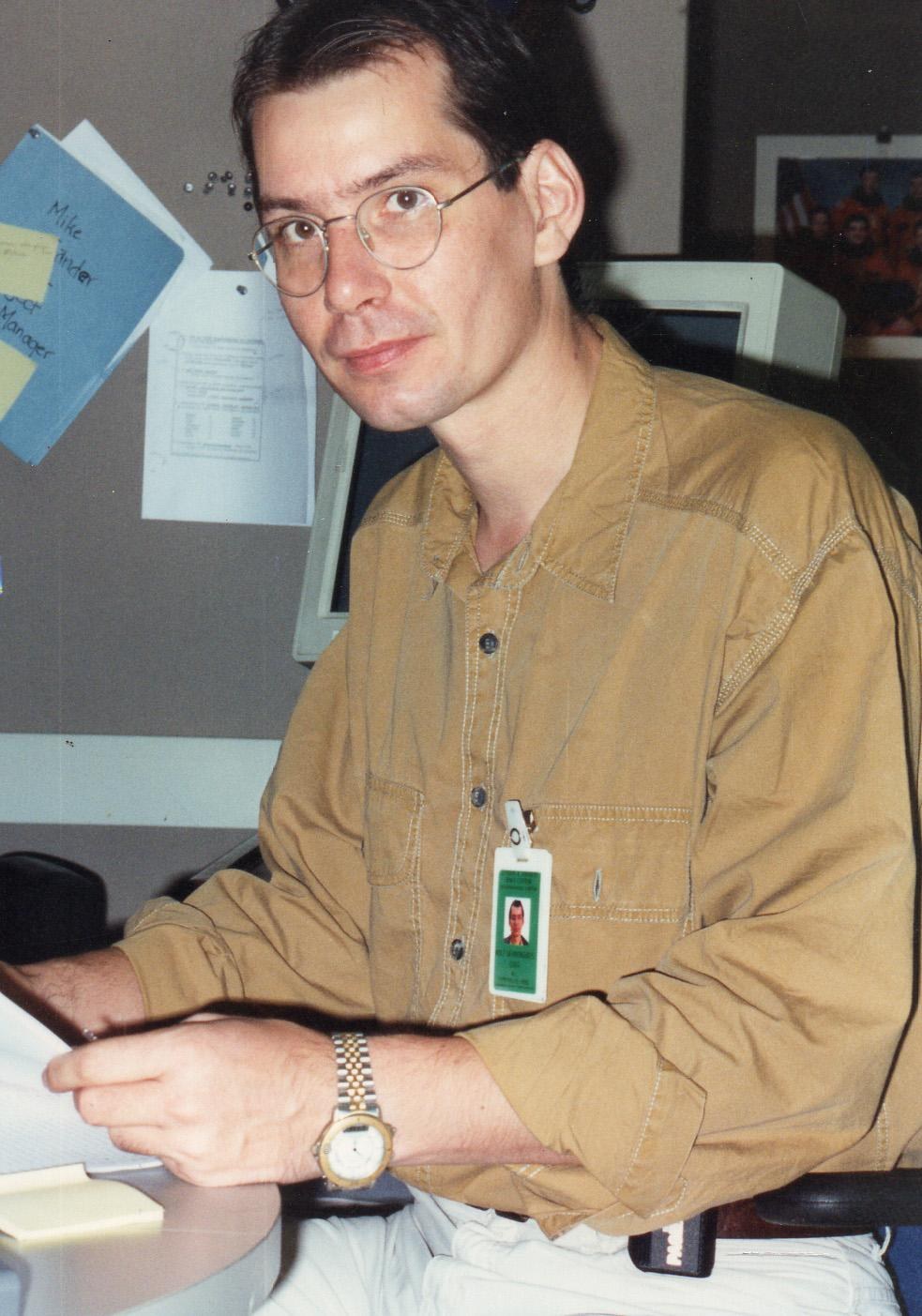 Rolf Werninghaus in the Customer Support Room in Houston during a 1994 SIR-C/X-SAR mission