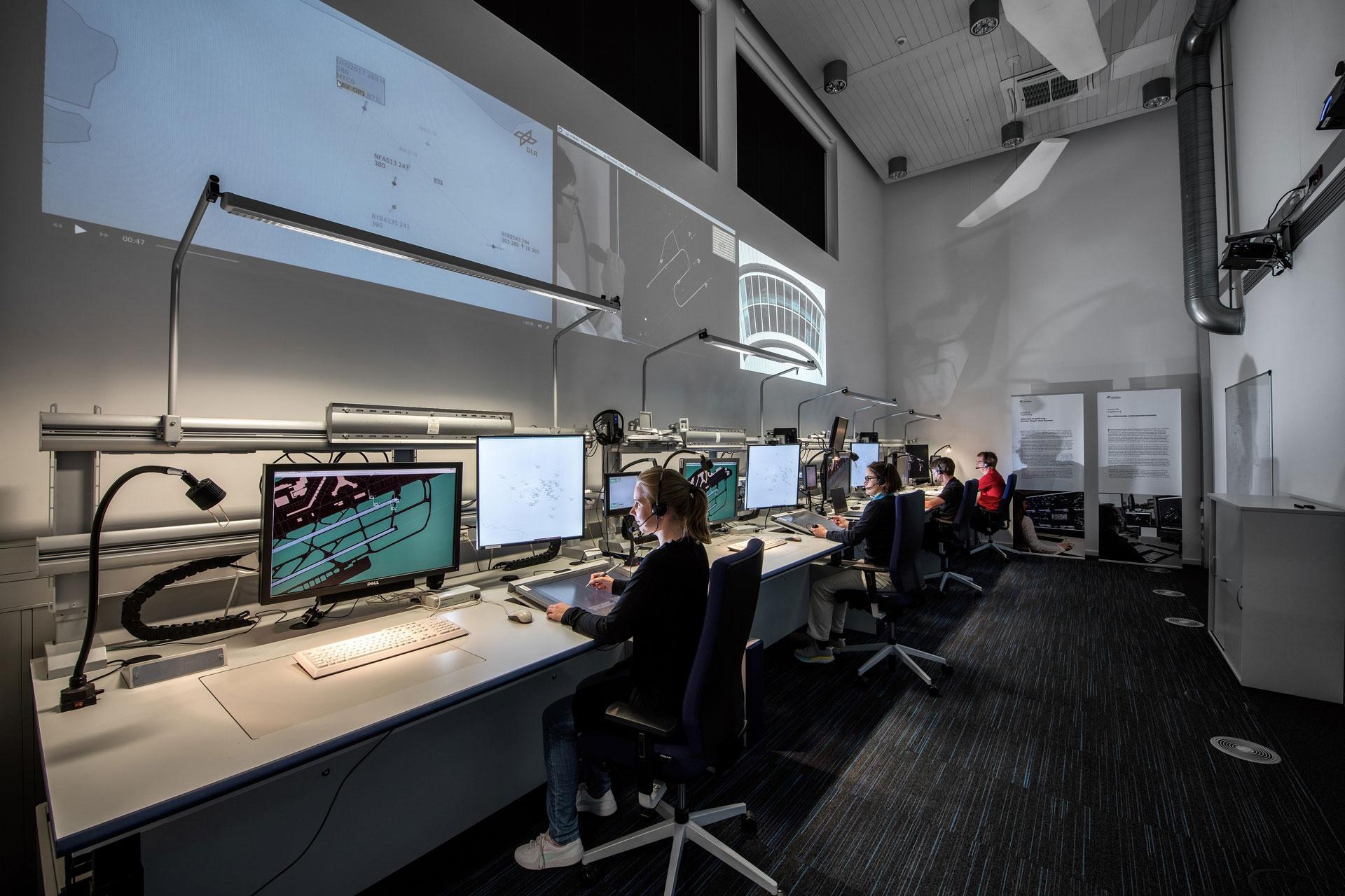 DLR Air Traffic Validation Center - Flight Control Room.