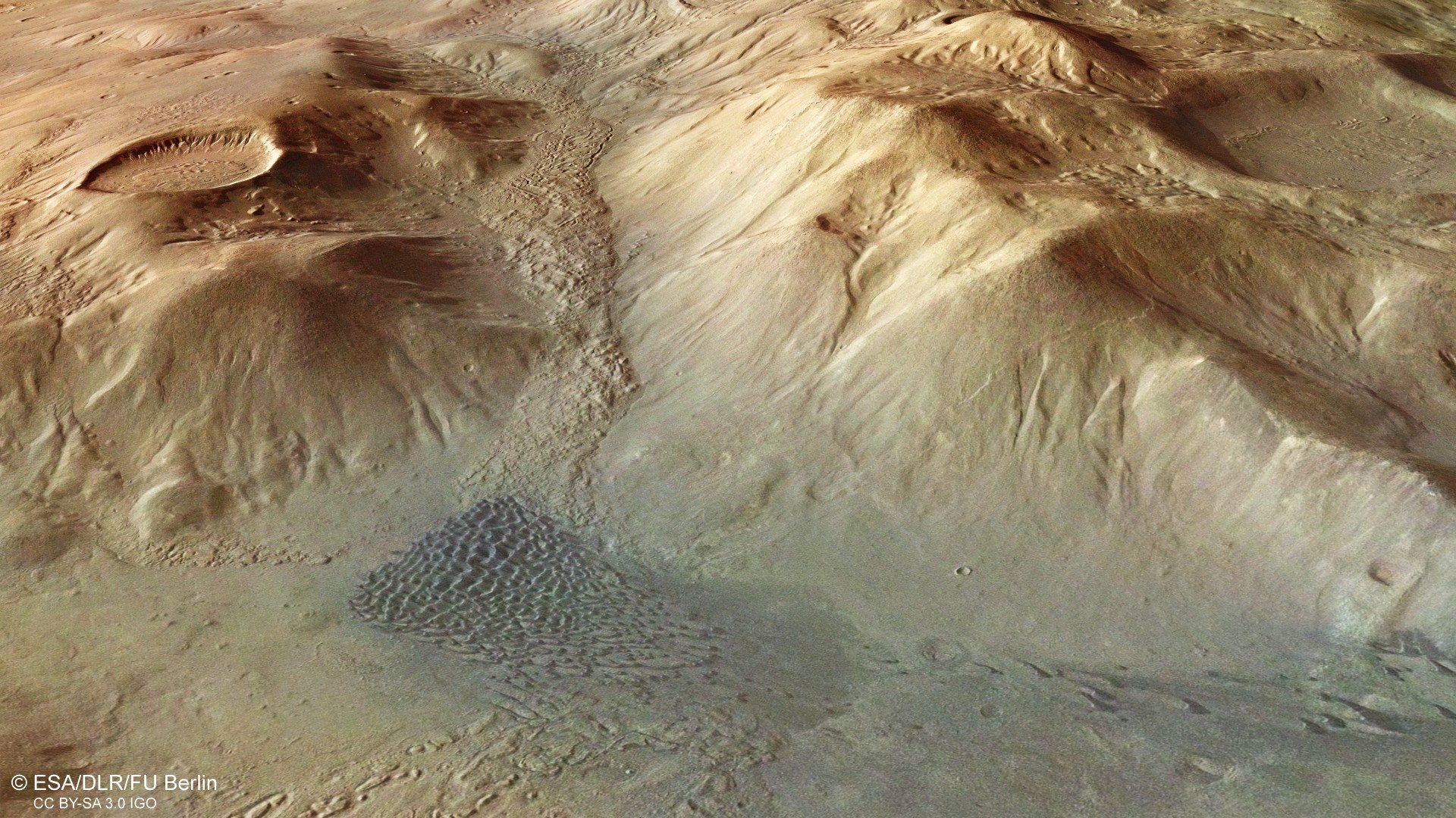 Erosion structures and dunes in Nereidum Montes