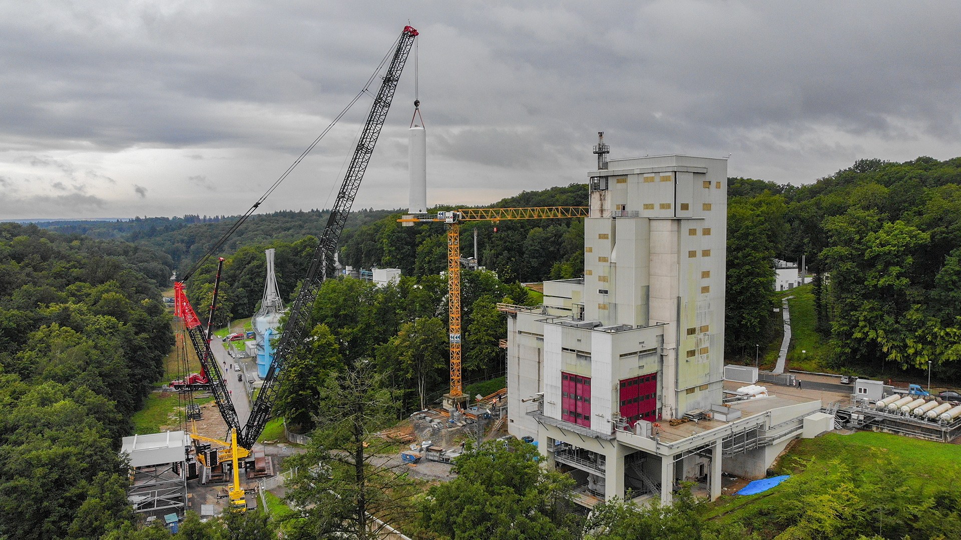 Methane tank hangs over DLR's Lampoldshausen site