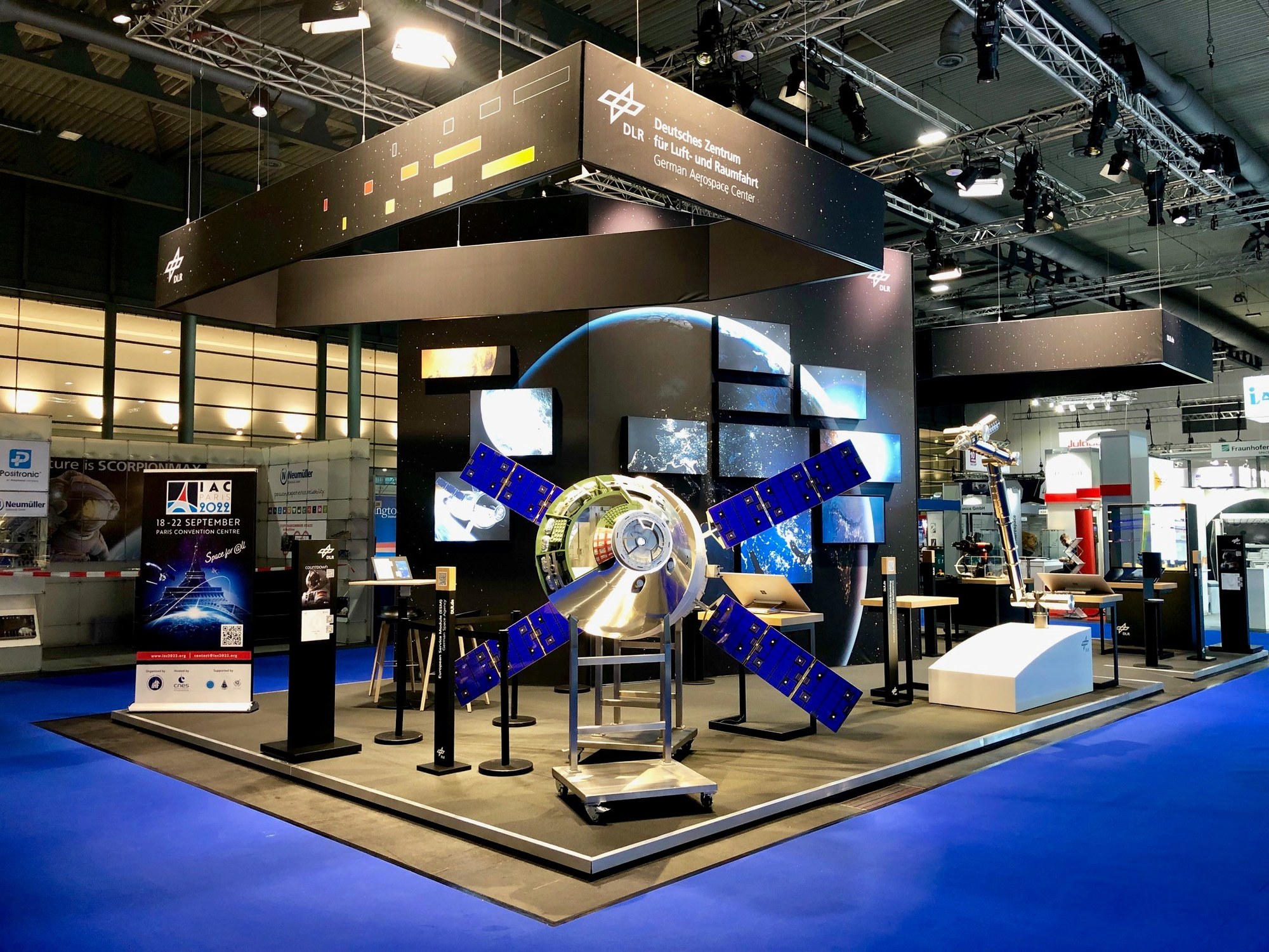 DLR stand at Space Tech Expo 2021