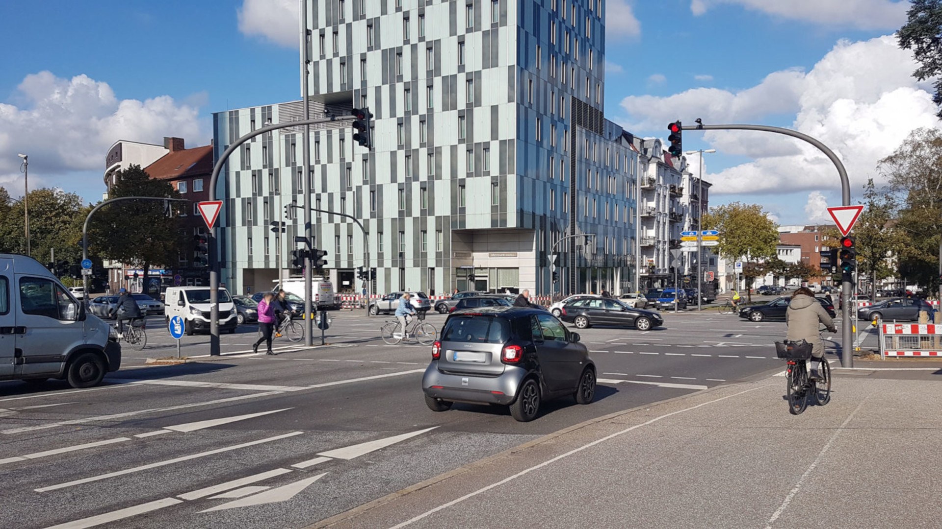 VITAL – smart, cooperative road junctions for the urban traffic of the future