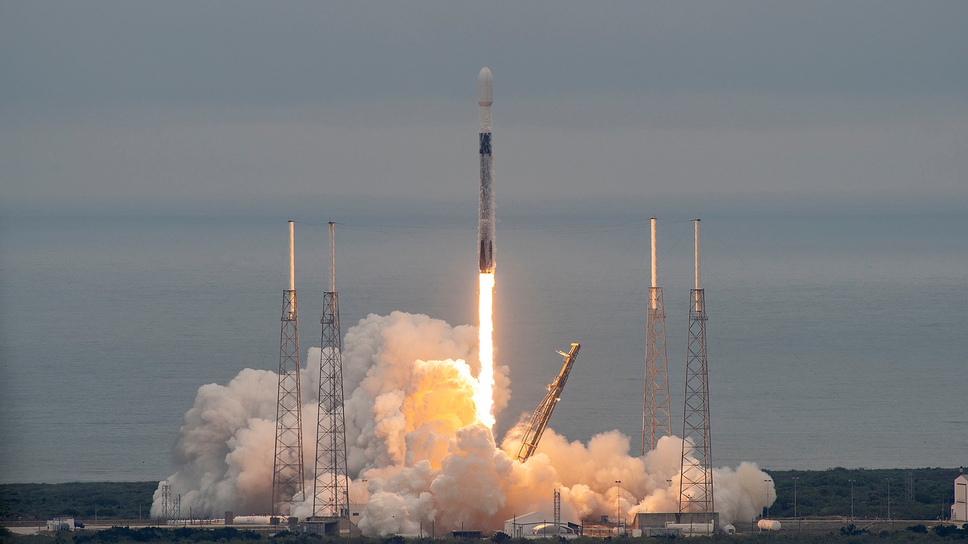 Launch of Falcon 9 with German environmental satellite EnMAP