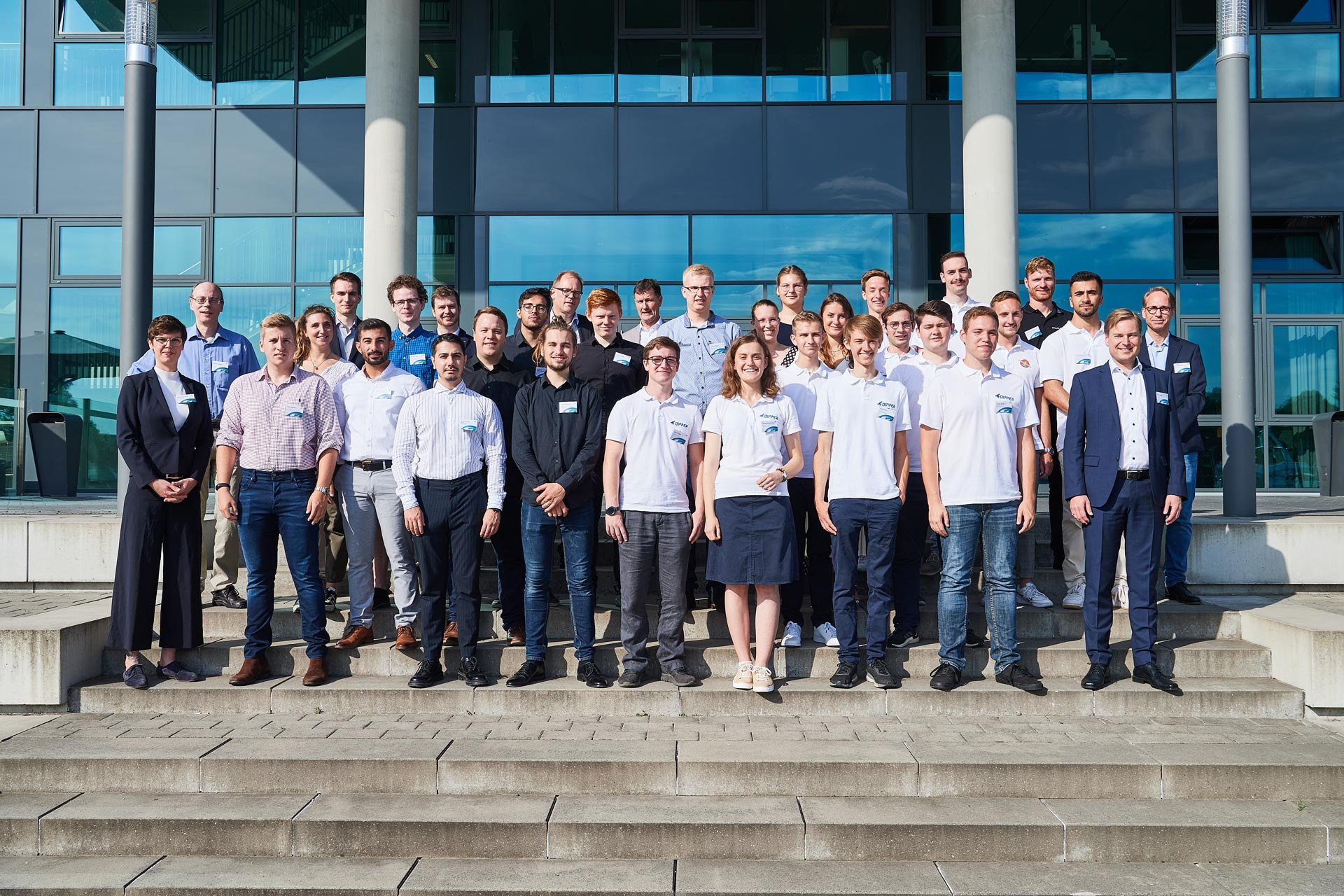 Jury and student teams at the 2022 DLR Design Challenge
