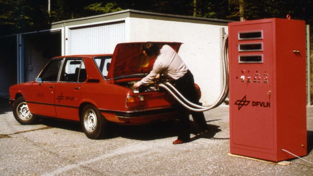 The first car with hydrogen engine in Europe