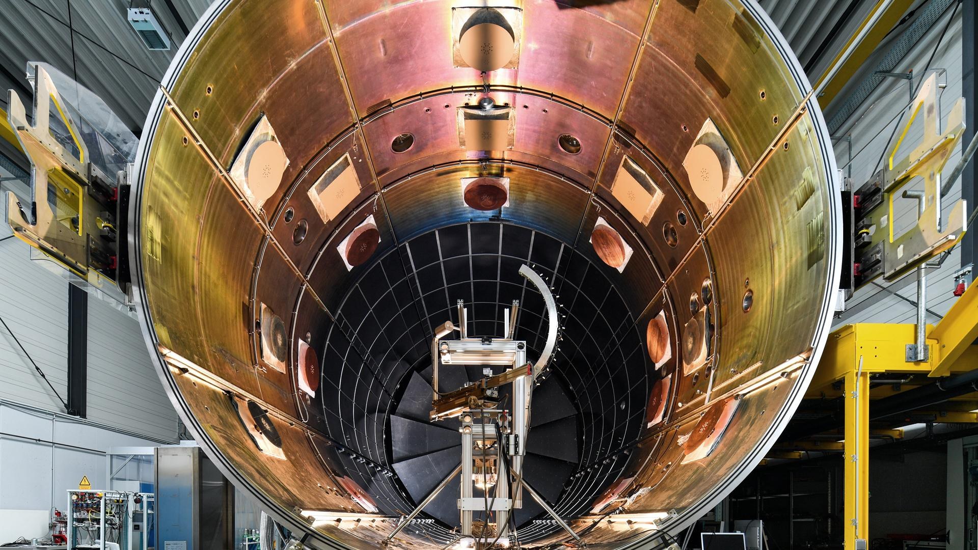 Elec­tric Space Propul­sion Test Fa­cil­i­ty Göt­tin­gen – elec­tric thrusters (STG-ET)