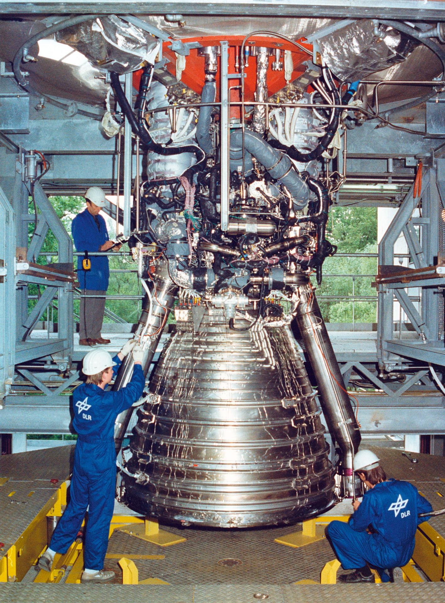 Installation of a Vulcain engine on the P5 test facility