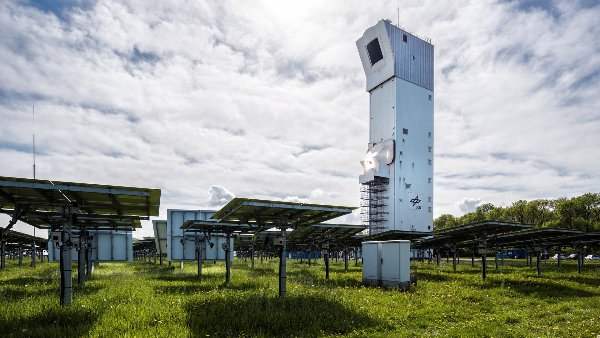 Novel radiation receiver mounted on the research level of the Jülich solar tower