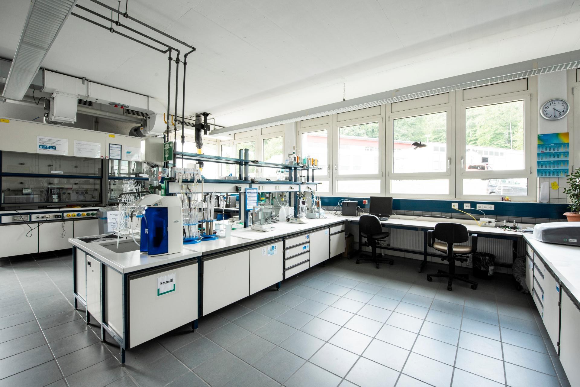 Physical chemistry laboratory and manufacturing facility G49