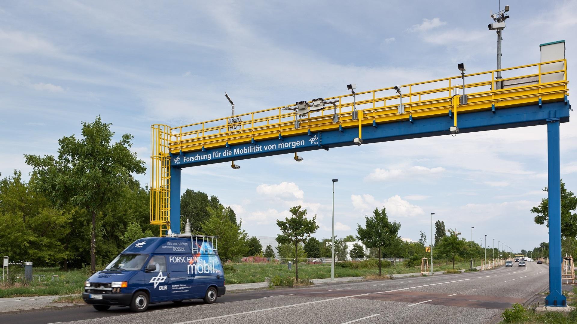 UTRaLab: gantry over the measuring and test track