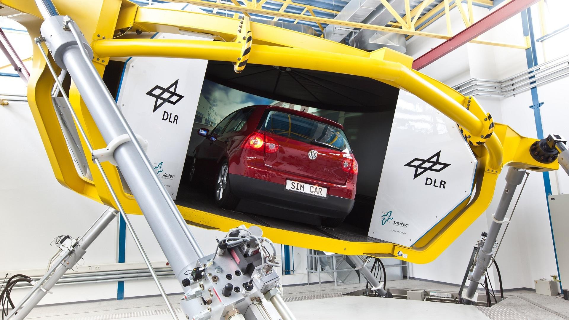 Dynamic driving simulator to test assistance and automation