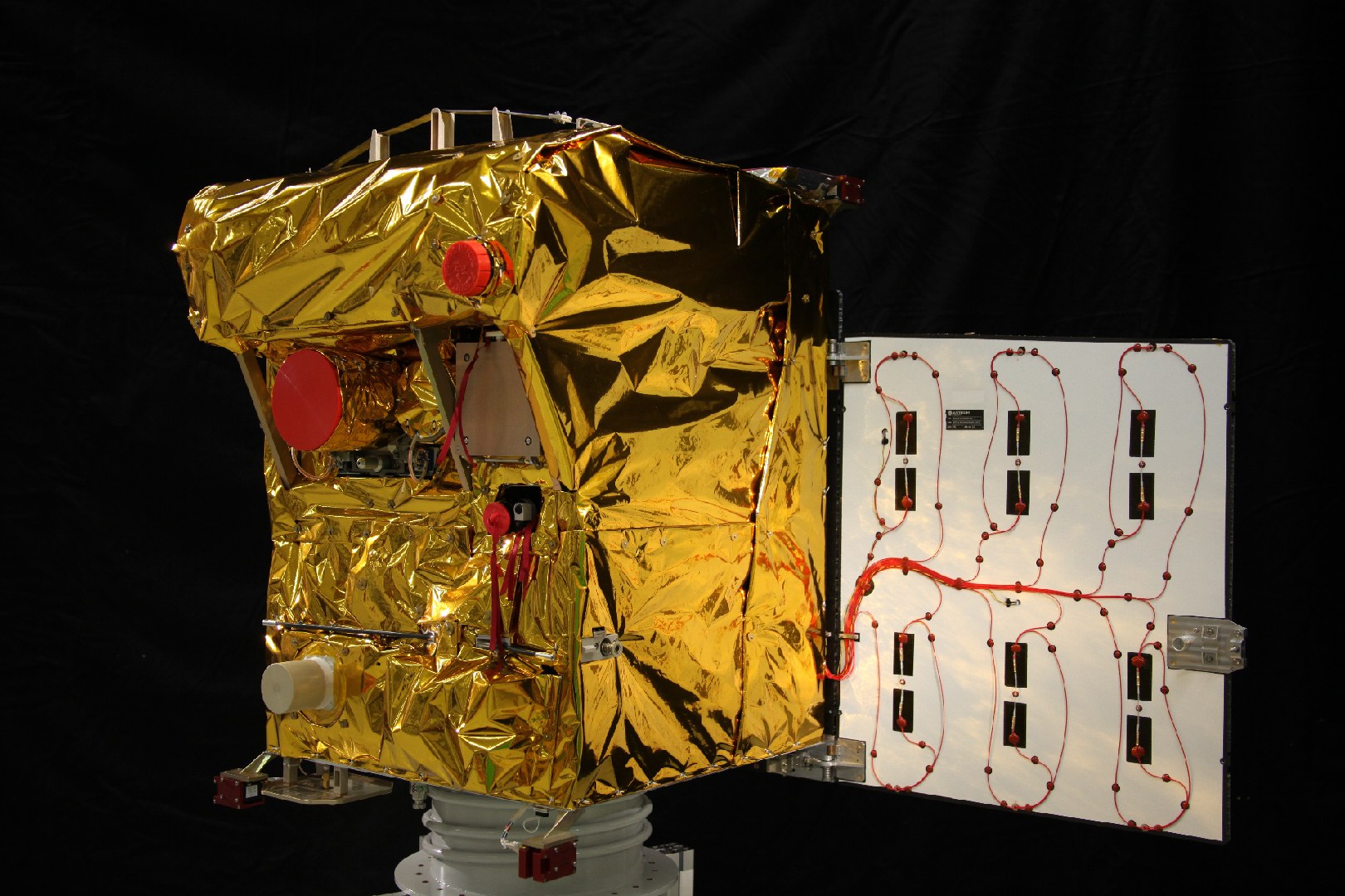 The small satellite BIROS (Bi-spectral InfraRed Optical System)
