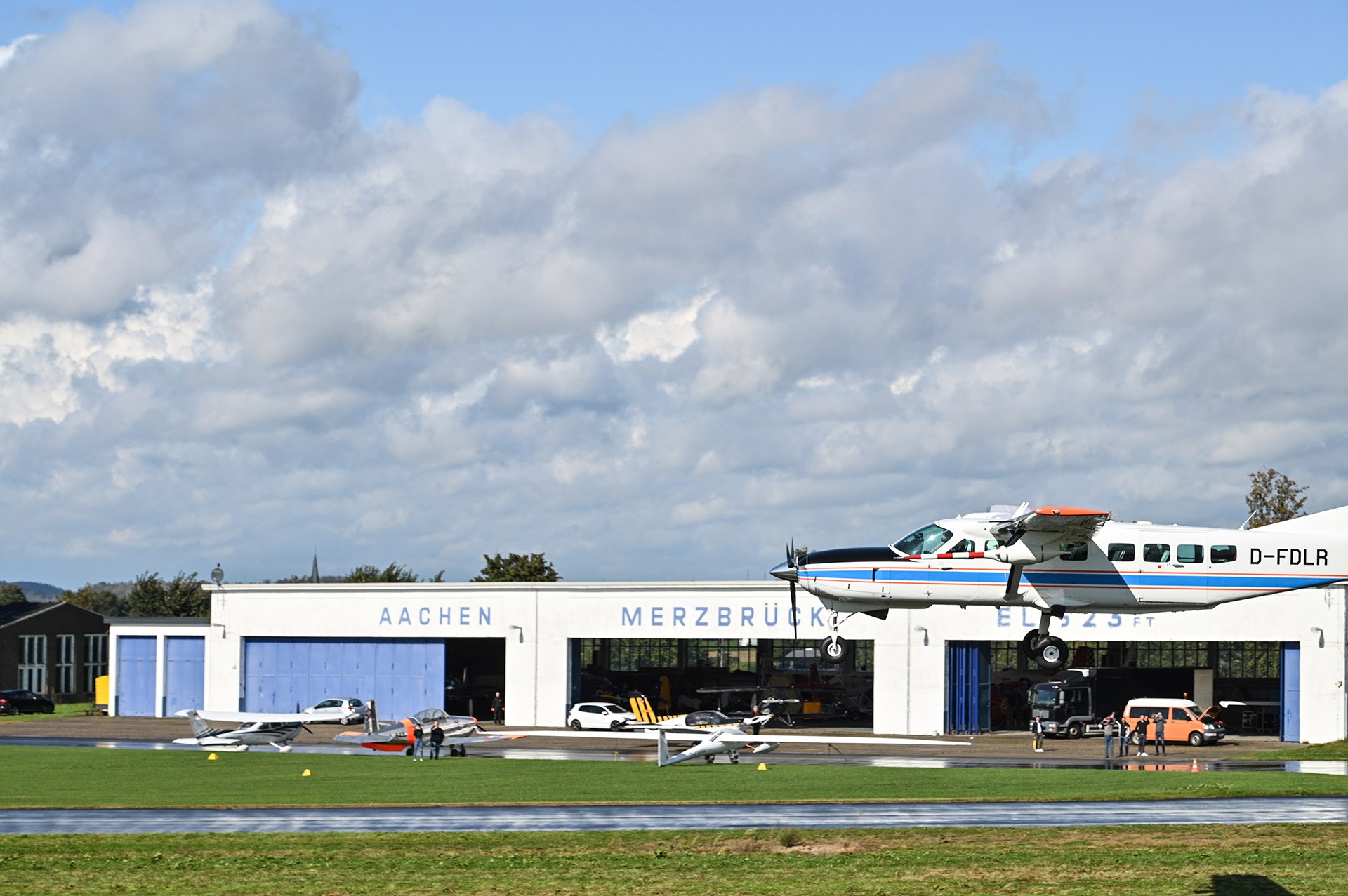 First visit of DLR aircraft at the Aachen Merzbrück airfield