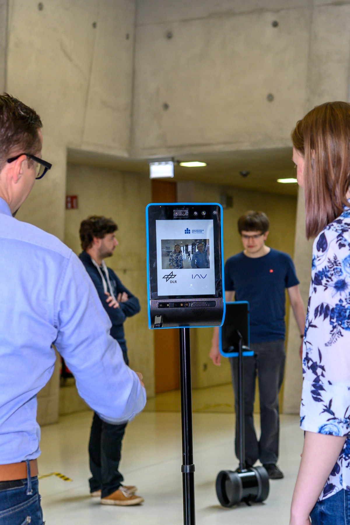 Telerobots in use; Image: Mittweida University of Applied Sciences