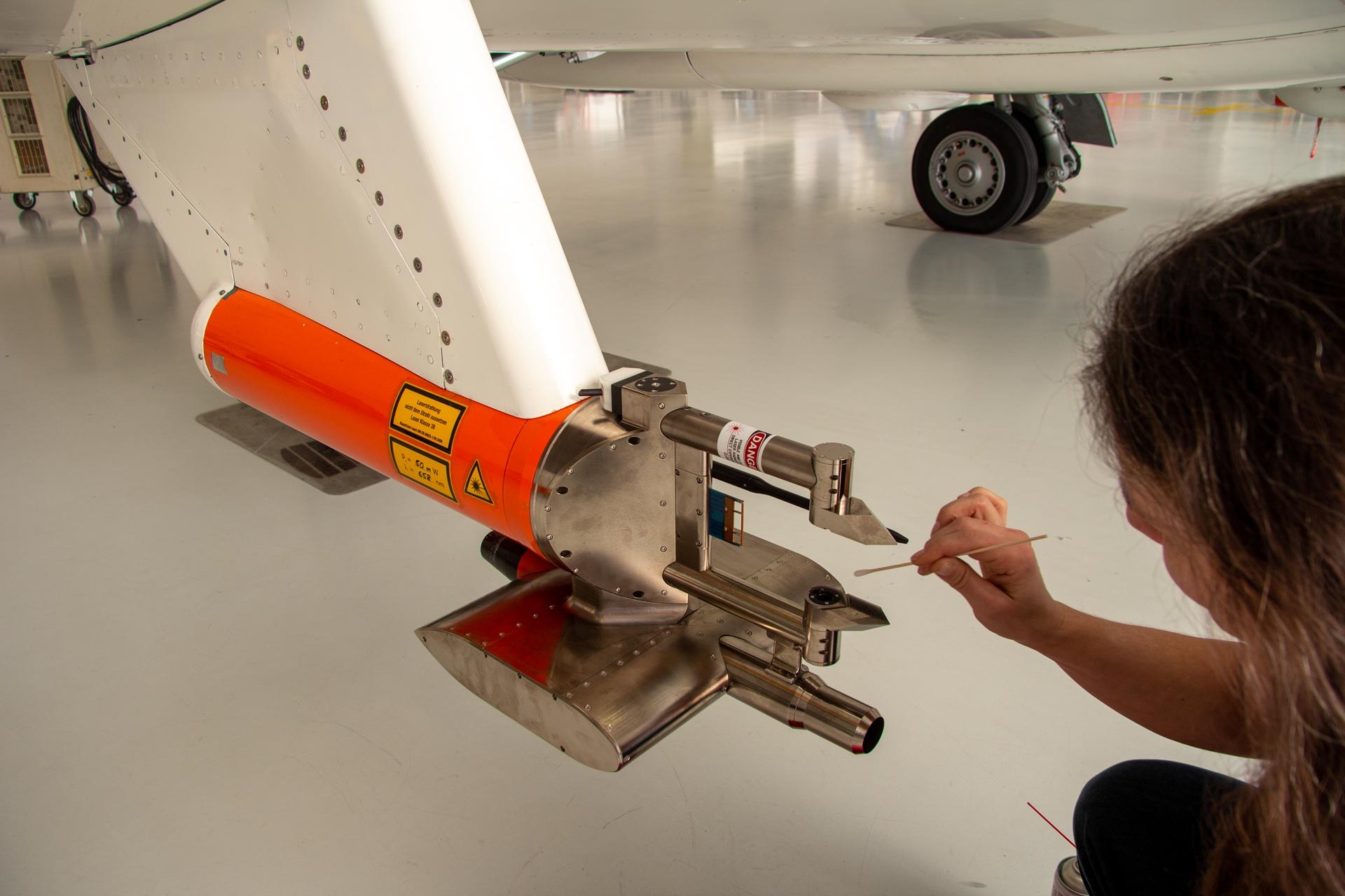 Ice particle sensor under the wing of the Falcon 20E