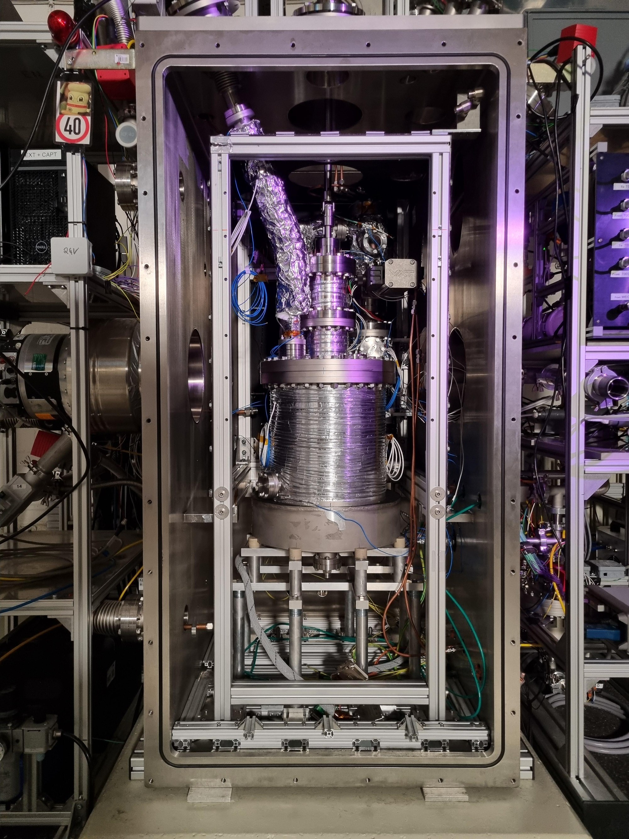 DLR water extraction system in the thermal vacuum chamber