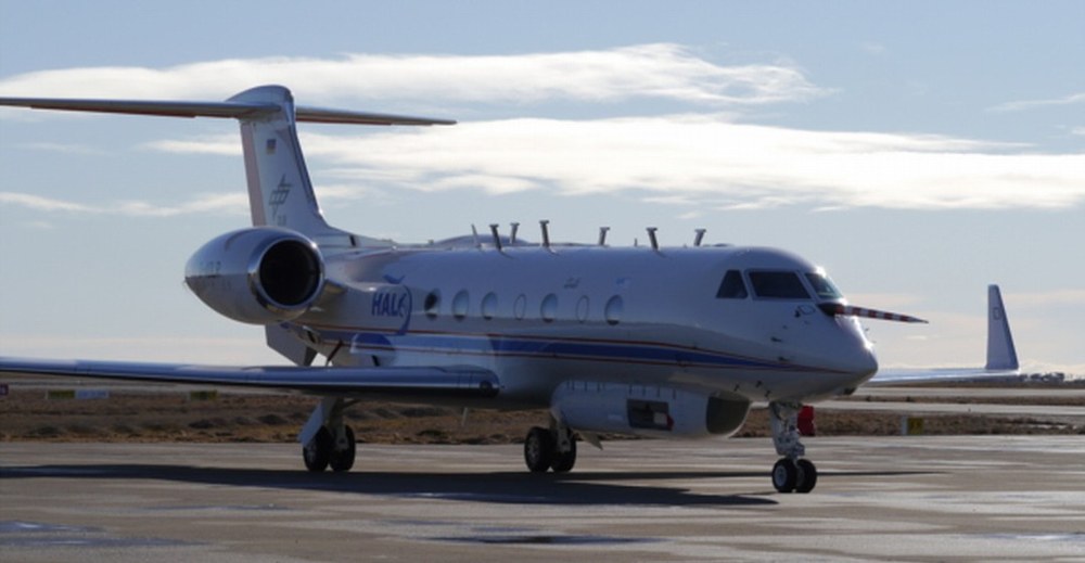 HALO on its way to the hangar at Rio Grande airport