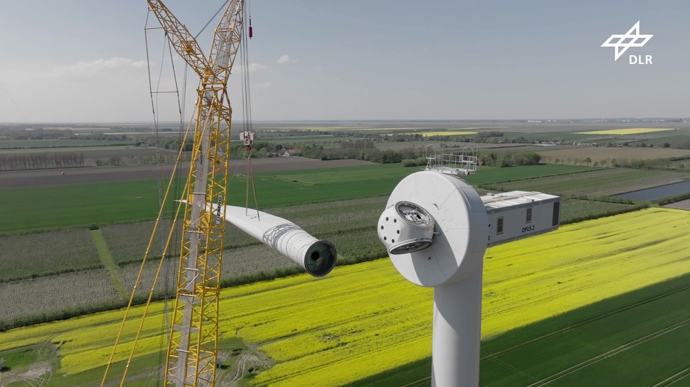 Video: Assembly of the rotor blades at DLR's WiValdi wind research farm