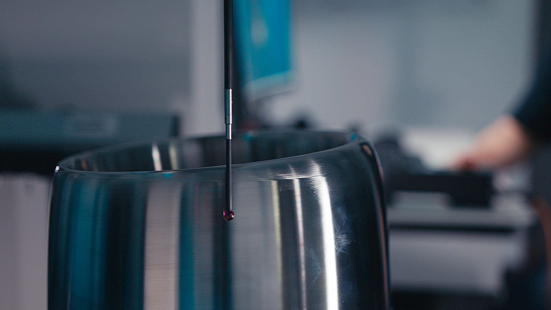 Measuring a flow nacelle for a wind tunnel model using a probe