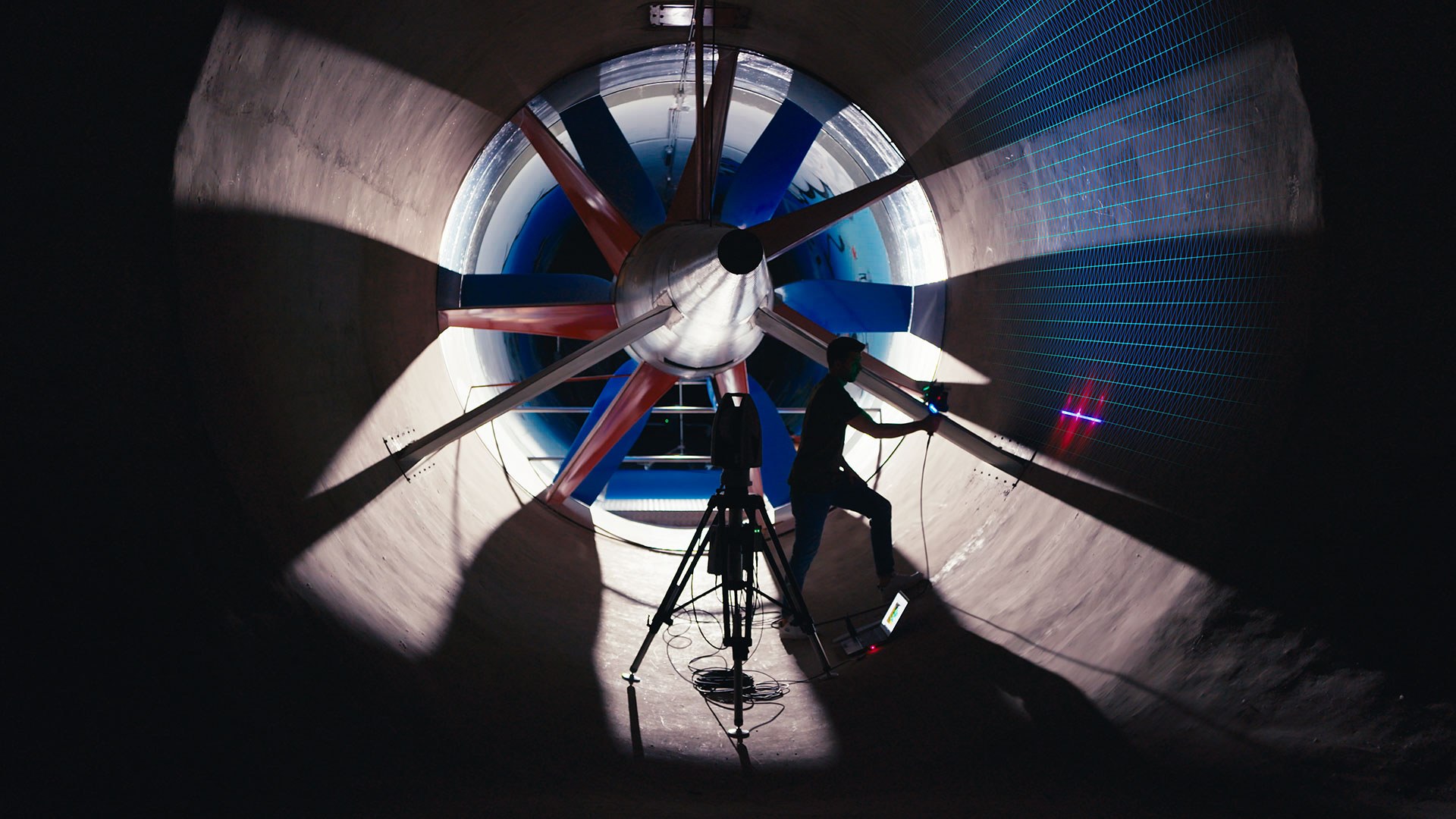 Scanning a wind tunnel structure using a laser scanner