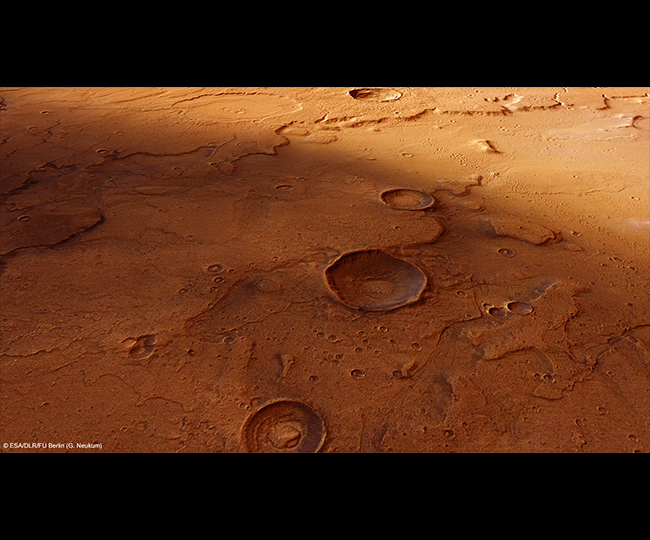 Hier beginnt im Film „Der Marsianer“ die Geschichte von Mark Watney: die Tiefebene Acidalia Planitia. Bild: ESA, DLR, FU Berlin