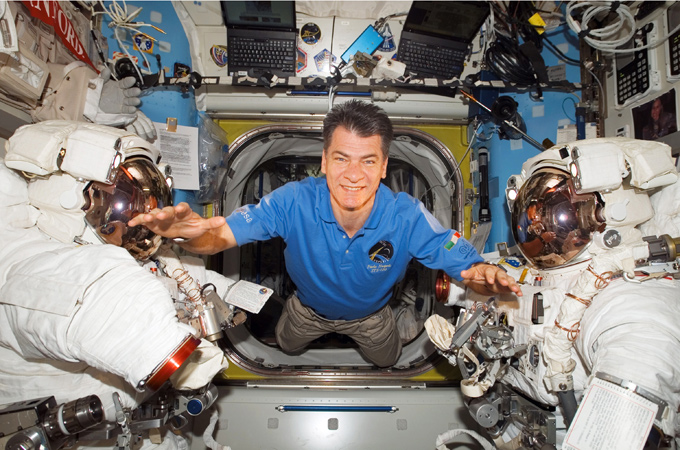 Paolo Nespoli wird das Experiment, an dem Schulklassen mitwirken können, auf der ISS durchführen. Hier ist er bei einem früheren Flug zu sehen. Bild: NASA 