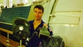 Der amerikanische Astronaut Reid Wisemann wird mit Alex zusammen ins All fliegen und trainiert auch mit ihm. Hier ist er froh, dass er die Sauerstoffmaske wieder abziehen darf. 