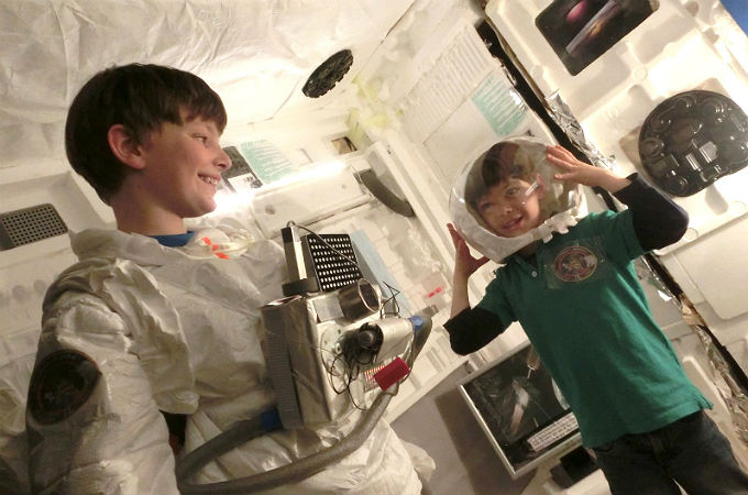 Fantastisch: In Eigenregie haben die Schüler des „Relli Space Club“ ein Modul der ISS nachgebaut. Bild: Relli Space Club