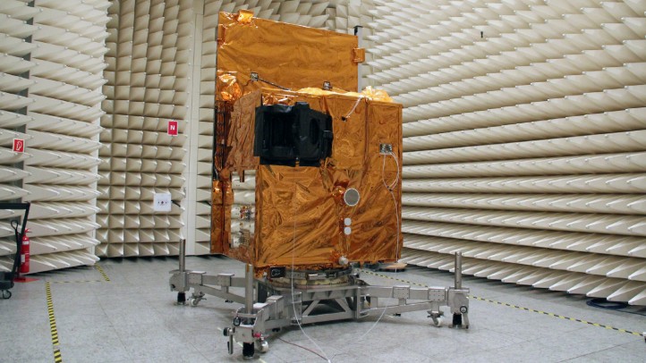 Der Satellit EnMAP bei einem Test. Bild: OHB