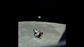 Im oberen Teil der Mondlandefähre kehren Armstrong und Aldrin zum Apollo%2dRaumschiff zurück. Der Unterbau der Fähre bleibt auf dem Mond. Bild: NASA (AS11%2d44%2d6642)