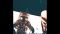 Pete Conrad klettert die Leiter herunter und betritt als dritter Mensch den Mond. Bild: NASA (AS12%2d46%2d6716_(21688731692))