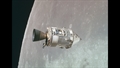 Blick aus der Mondlandefähre auf das Apollo%2dRaumschiff, in dem Al Worden vielfach den Mond umkreist hat, während Scott und Irwin auf der Mondoberfläche waren. Bild: NASA
