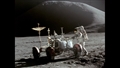 James Irwin mit dem Mondauto, oder wie es offiziell heiß „Lunar Roving Vehicle (LRV)". Bild: NASA