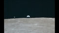 Unser Heimatplanet Erde aus 400.000 Kilometern Distanz betrachtet. Links daneben ganz klein das Apollo%2dRaumschiff. Das Bild wurde aus der Mondlandefähre aufgenommen. Bild: NASA