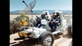 Mit dem „Mondauto" durch die Wüste. Training für den Ausstieg auf dem Mond, wo wieder ein Rover zum Einsatz kommen sollte. Bild: NASA
