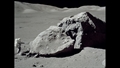 Eines der eindrucksvollsten Bilder der Apollo%2dMissionen: Harrison Schmitt an einem großen Felsen. Bild: NASA
