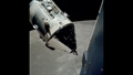 Das Apollo%2dRaumschiff umkreiste mit Ron Evans an Bord den Mond, während Cernan und Schmitt auf der Oberfläche waren. Jetzt nähern sie sich in der Mondfähre wieder dem Mutterschiff an. Bild: NASA