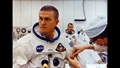Frank Borman beim Anziehen des Raumanzuges. Bild: NASA (KSC%2d68PC%2d321)