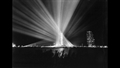 Ein eindrucksvolles Foto von der Rakete am Startplatz, von zahlreichen Scheinwerfern angestrahlt. Bild: NASA